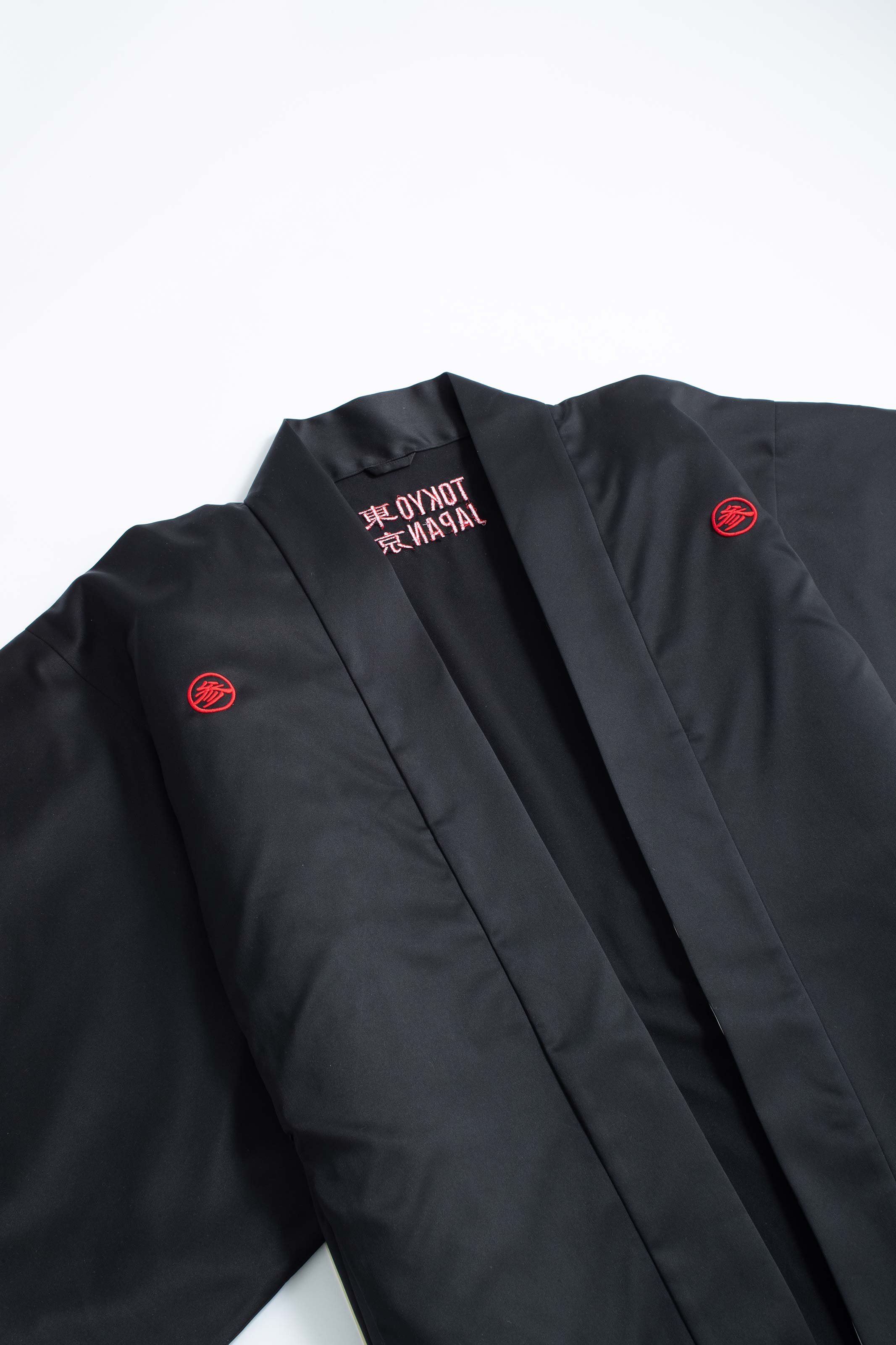 KUROMONTSUKI HAORI – Three-Dimensional Crest Embroidery, TOKYO