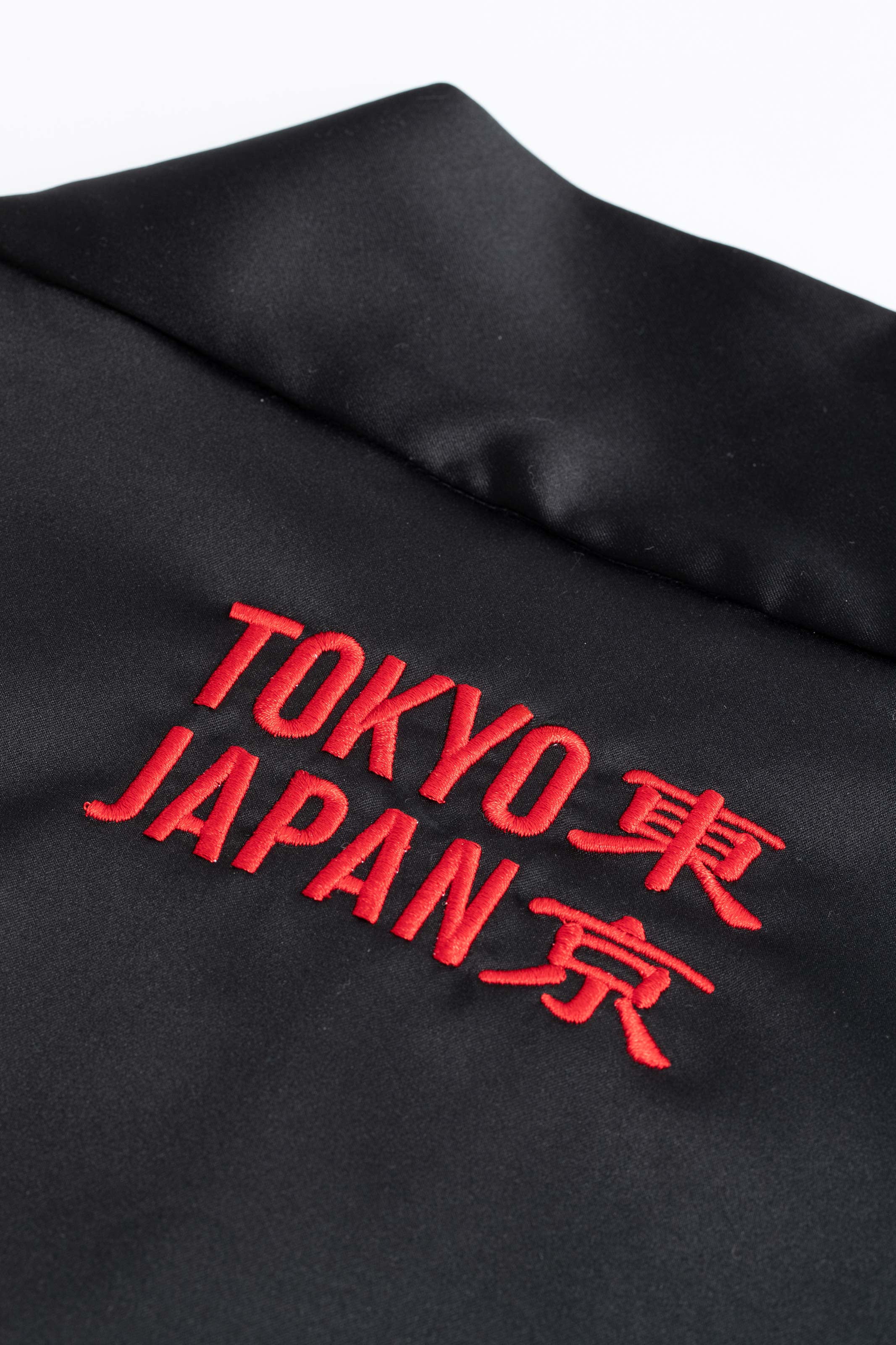 KUROMONTSUKI HAORI – Three-Dimensional Crest Embroidery, TOKYO