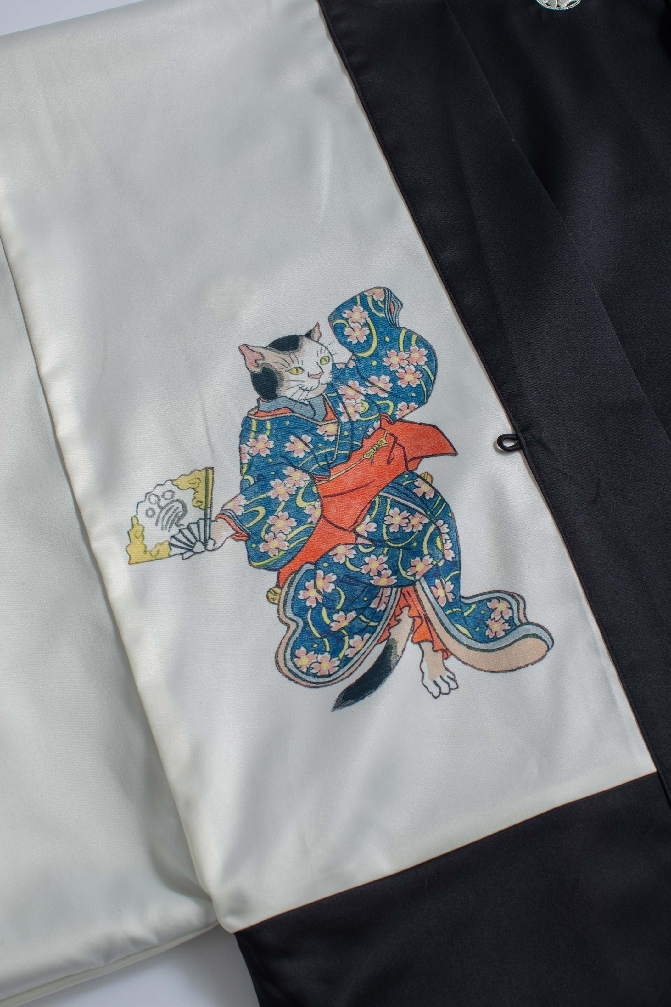 KUROMONTSUKI HAORI - Neko, Odoru