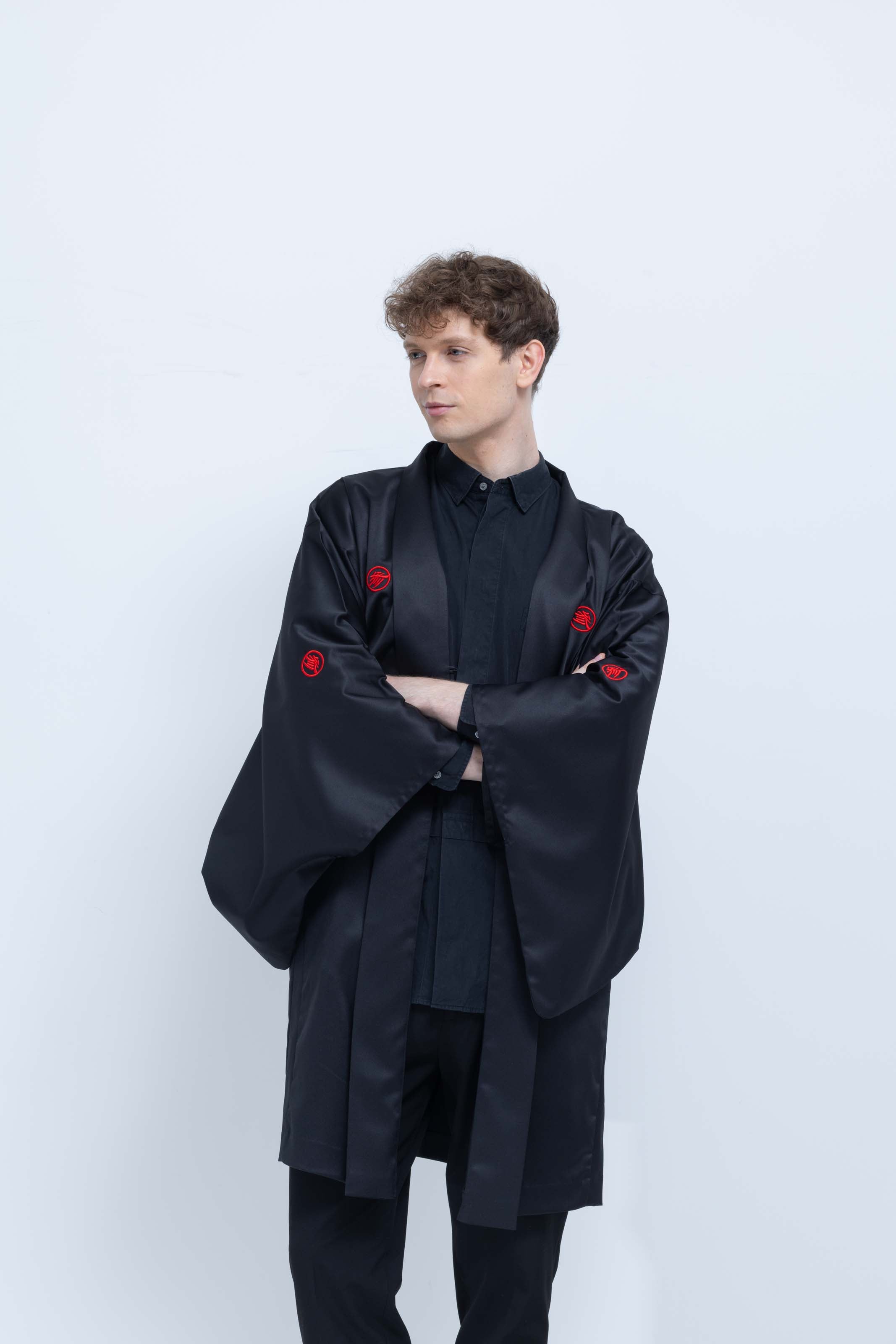 KUROMONTSUKI HAORI – Three-Dimensional Crest Embroidery, TOKYO