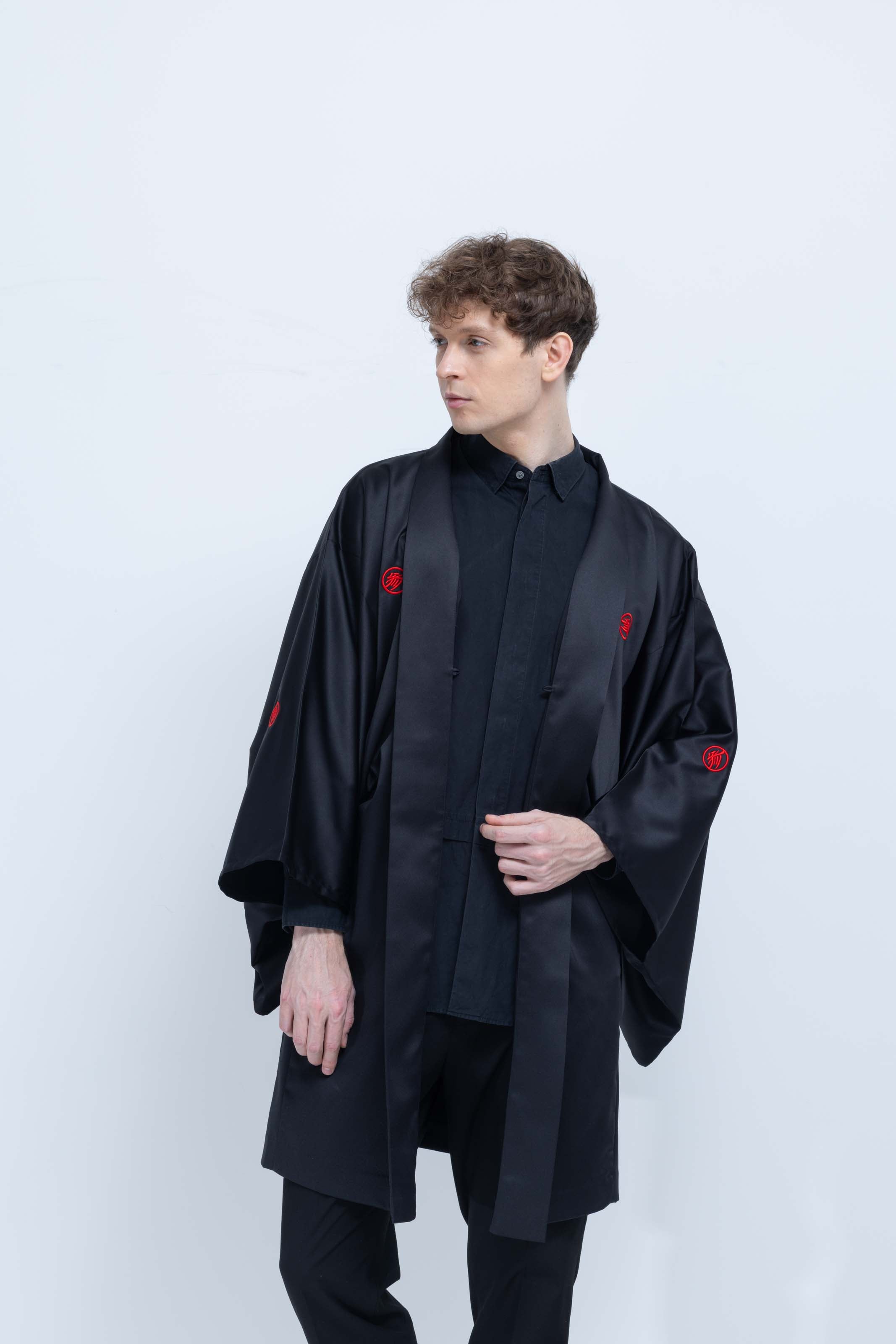 KUROMONTSUKI HAORI – Three-Dimensional Crest Embroidery, TOKYO