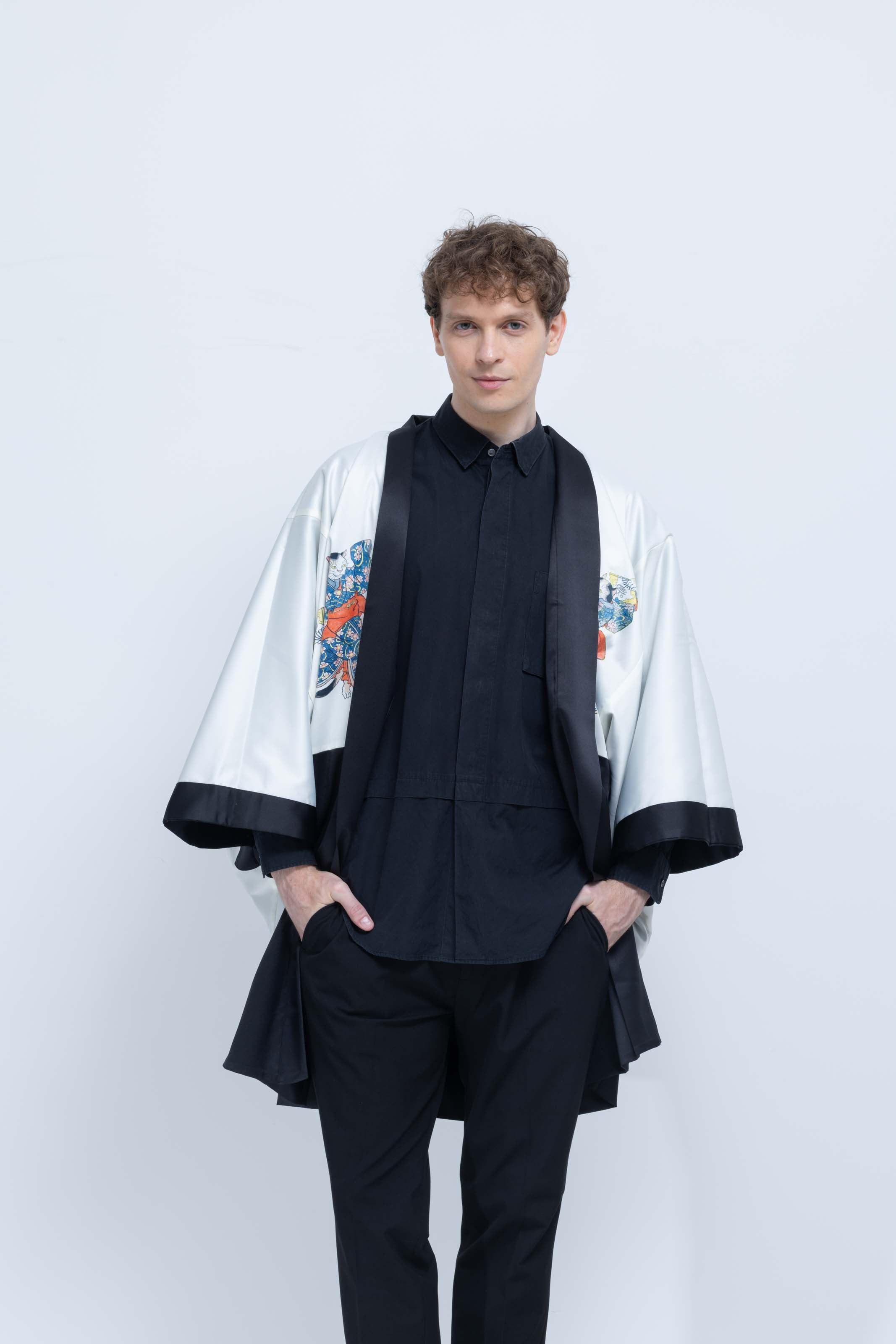 KUROMONTSUKI HAORI - Neko, Odoru