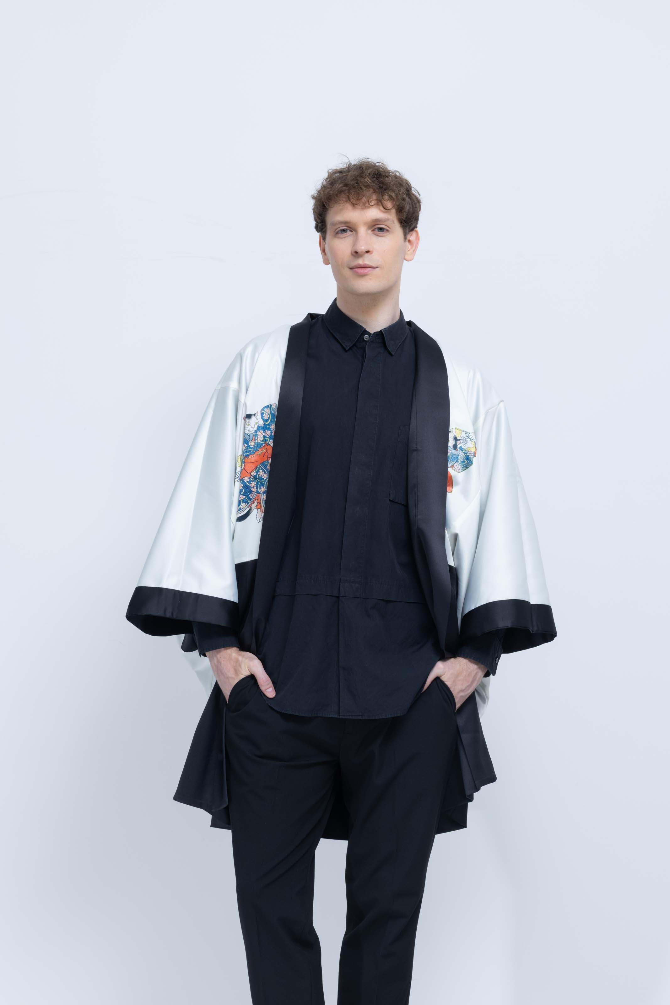 KUROMONTSUKI HAORI - Neko, Odoru