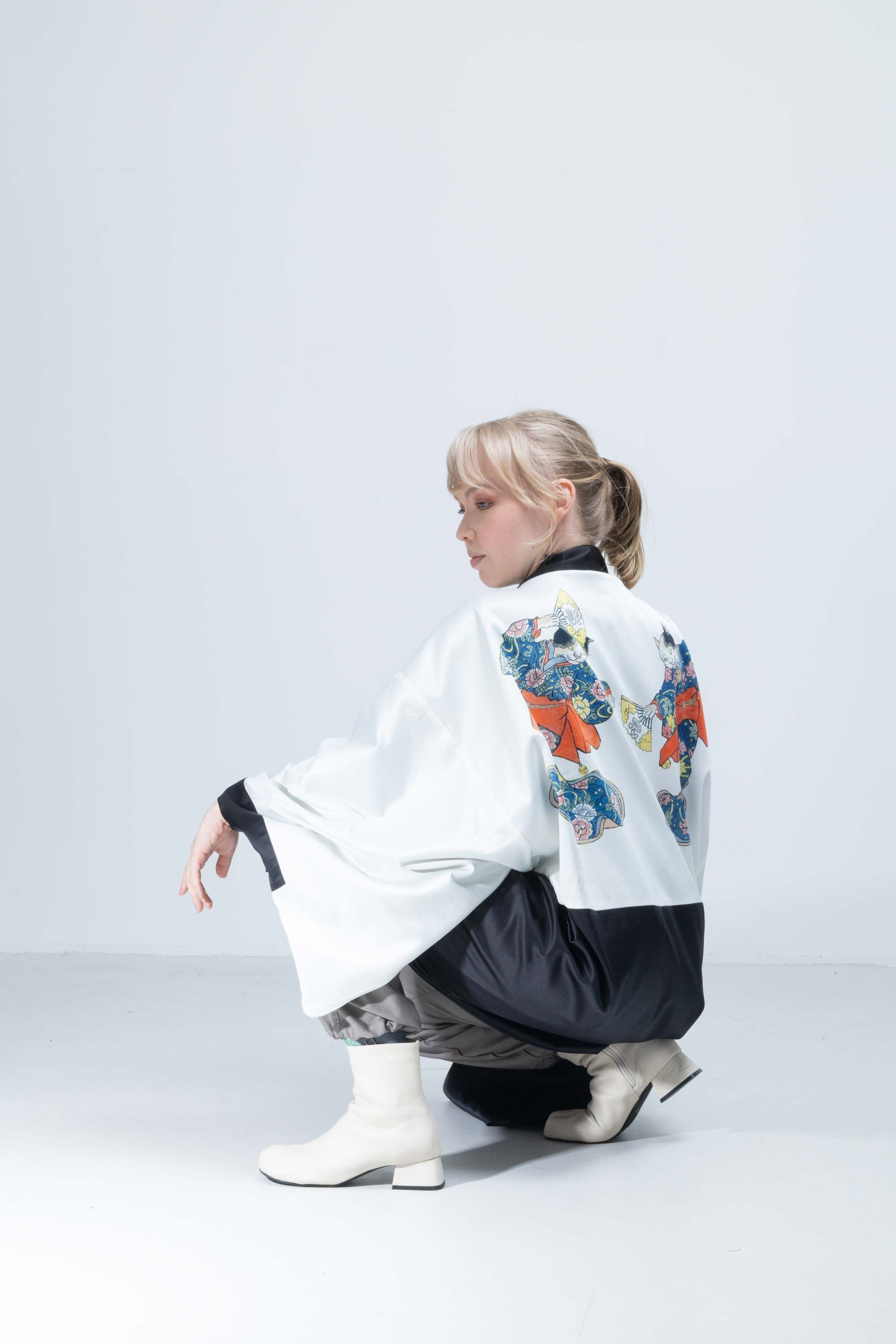KUROMONTSUKI HAORI - Neko, Odoru