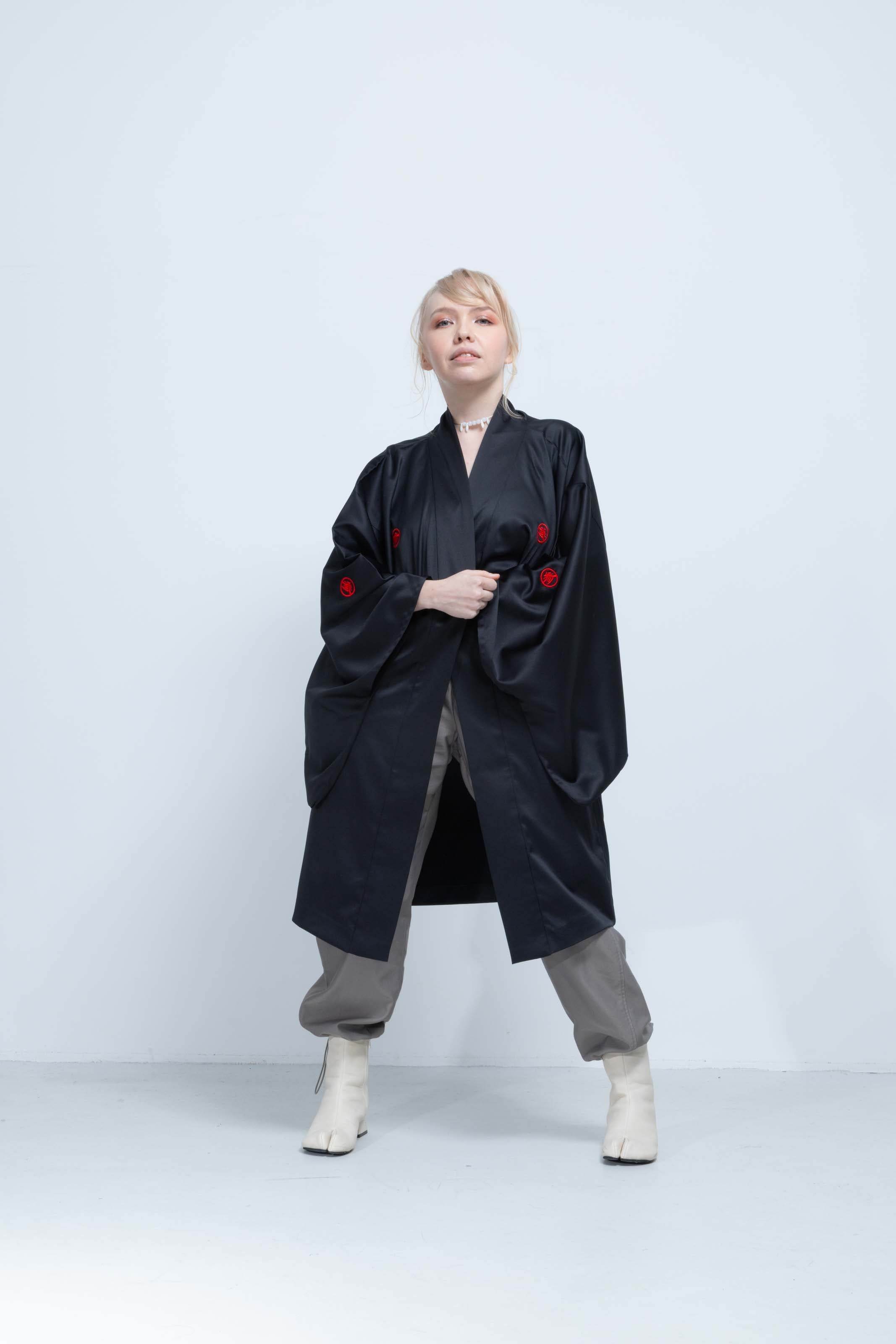 KUROMONTSUKI HAORI – Three-Dimensional Crest Embroidery, TOKYO
