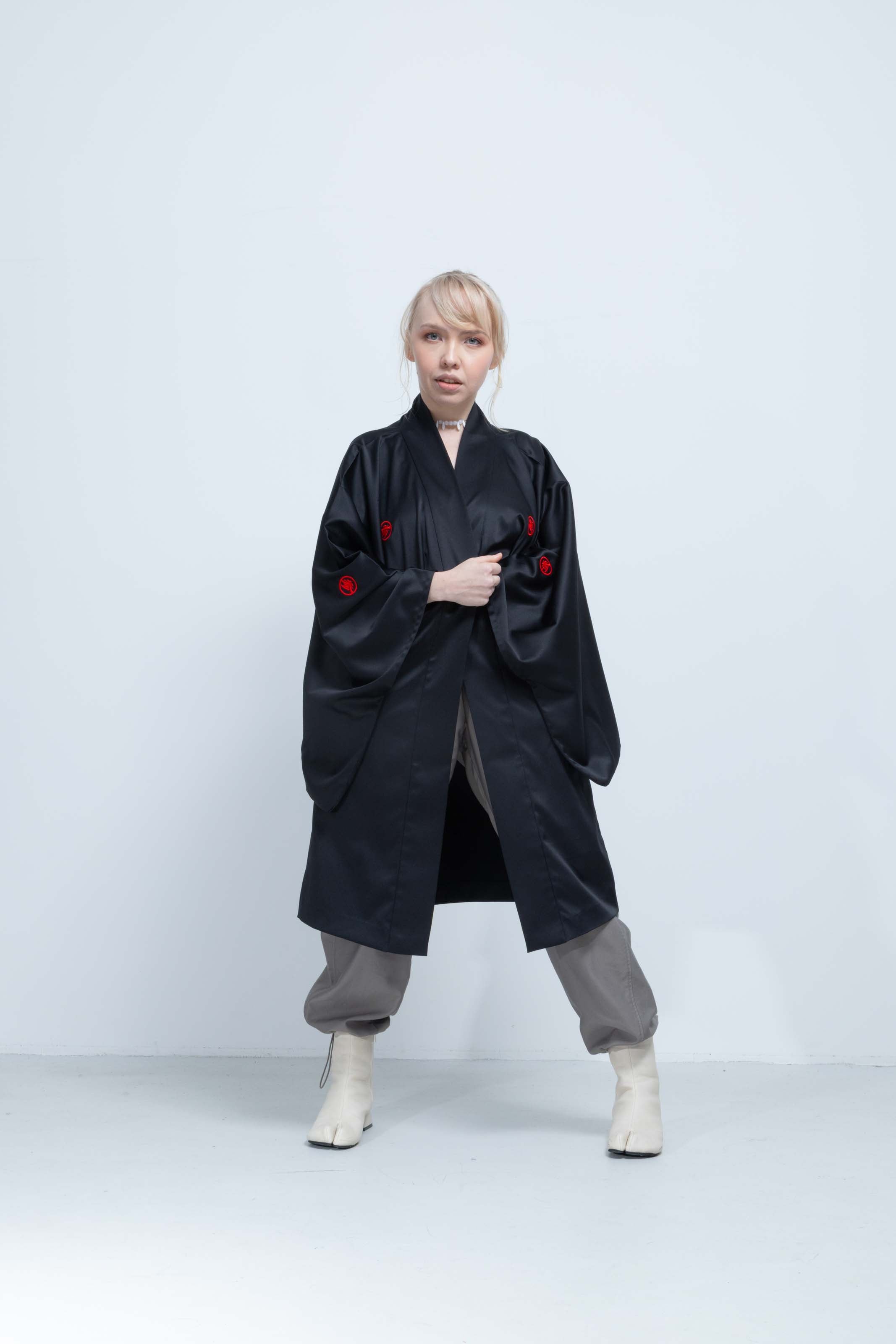 KUROMONTSUKI HAORI – Three-Dimensional Crest Embroidery, TOKYO
