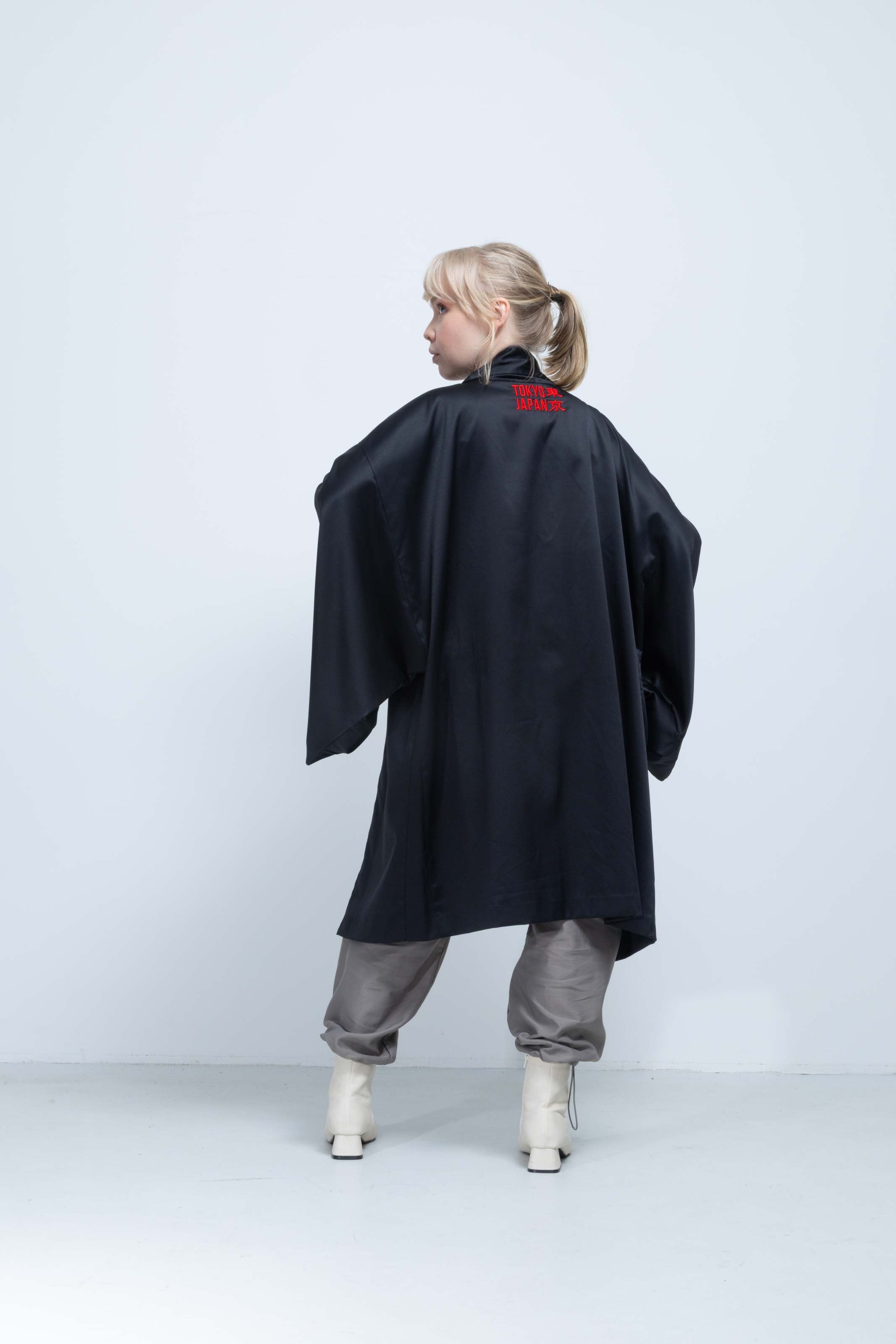 KUROMONTSUKI HAORI – Three-Dimensional Crest Embroidery, TOKYO