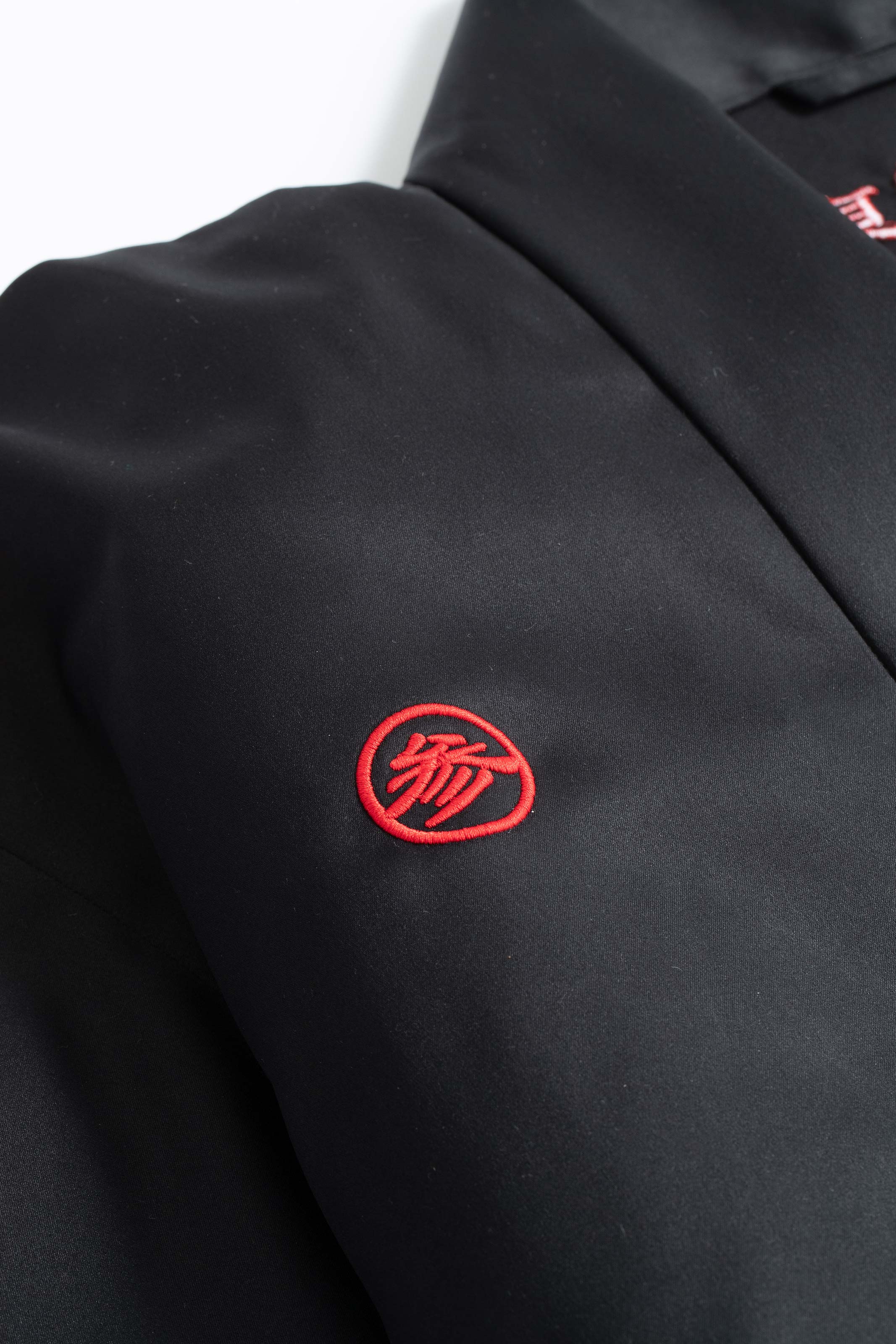 KUROMONTSUKI HAORI  – Three-Dimensional Crest Embroidery, TOKYO