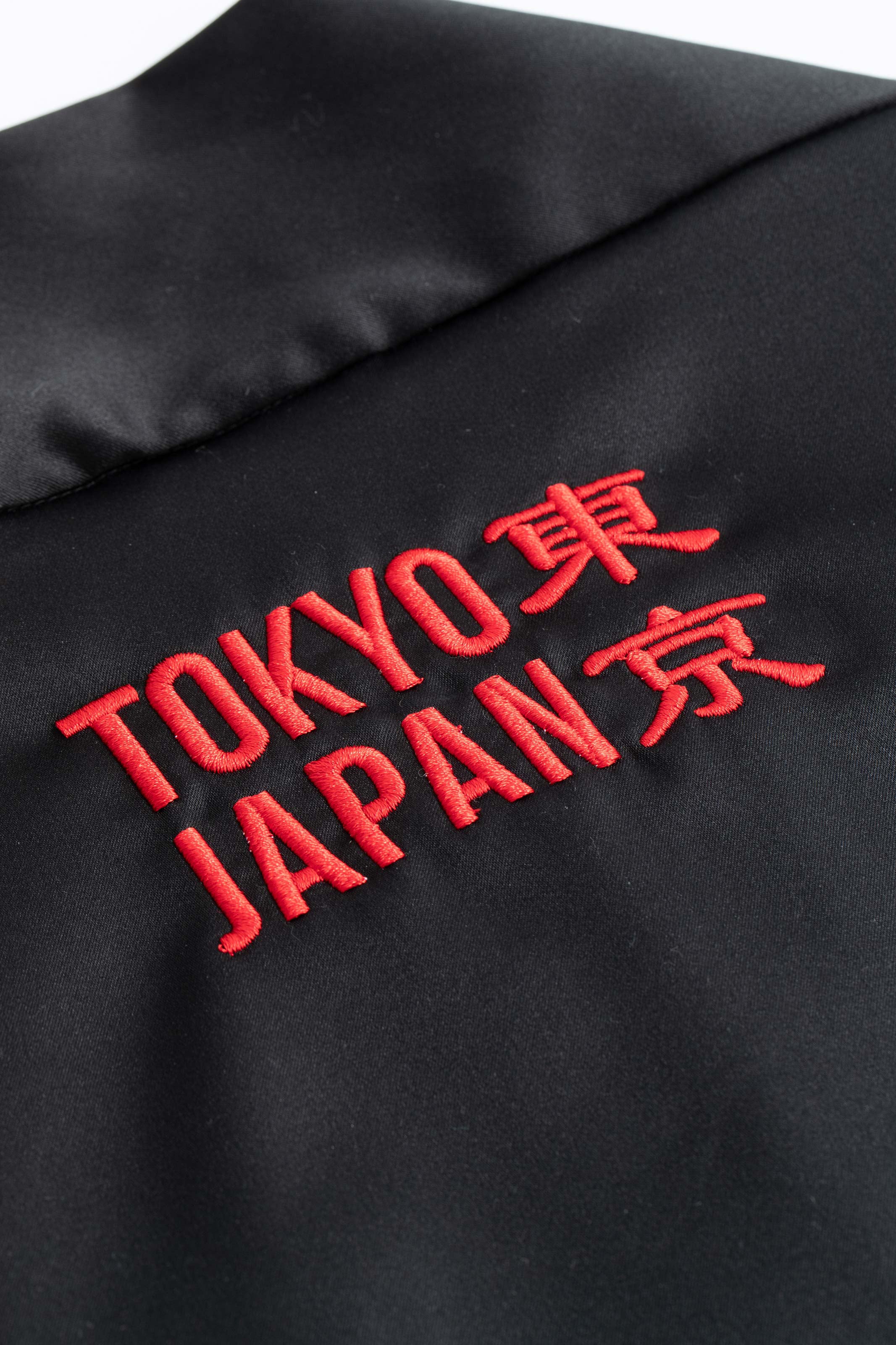 KUROMONTSUKI HAORI  – Three-Dimensional Crest Embroidery, TOKYO