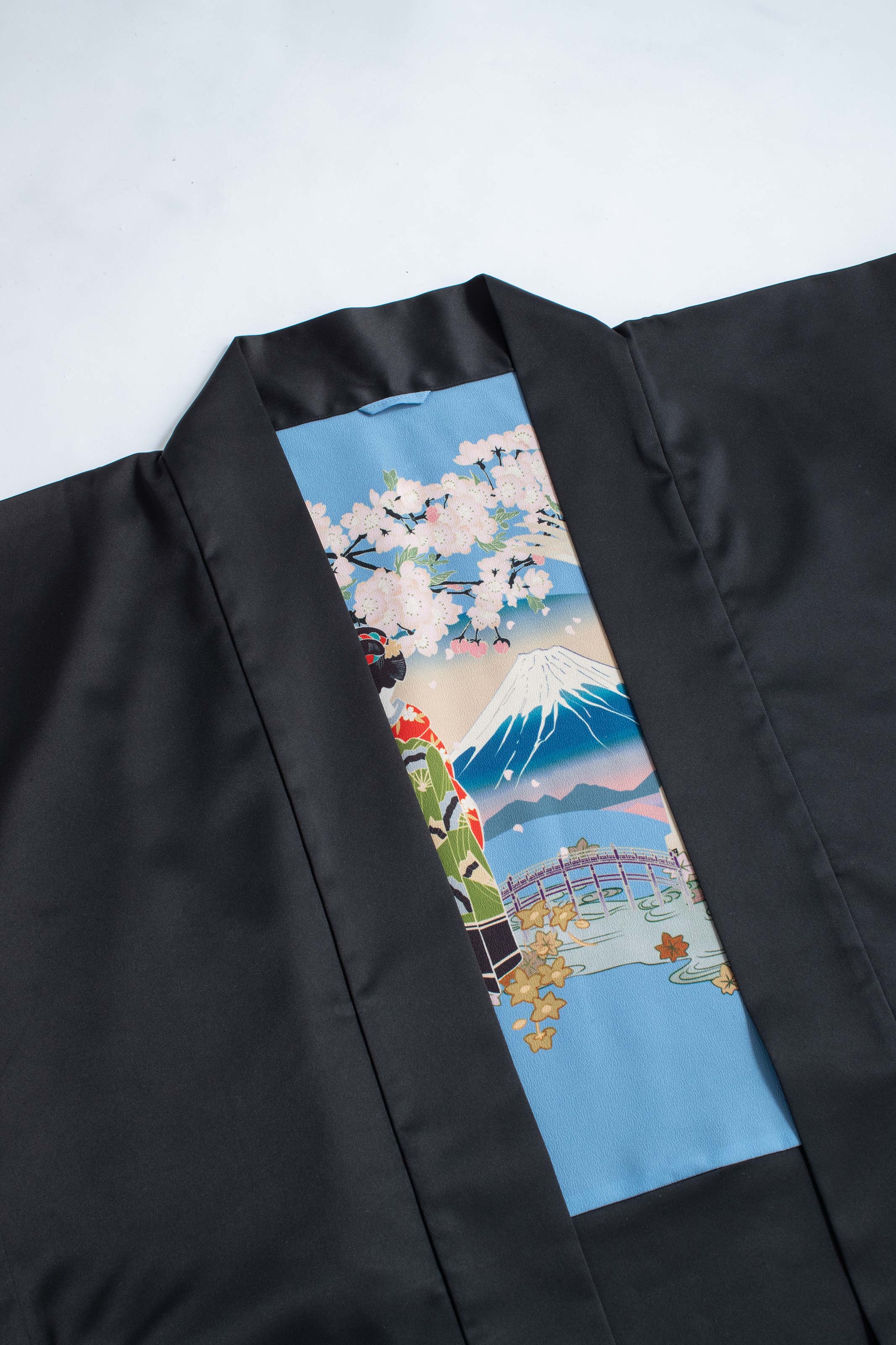 KUROMONTSUKI HAORI - Maiko, Fuji
