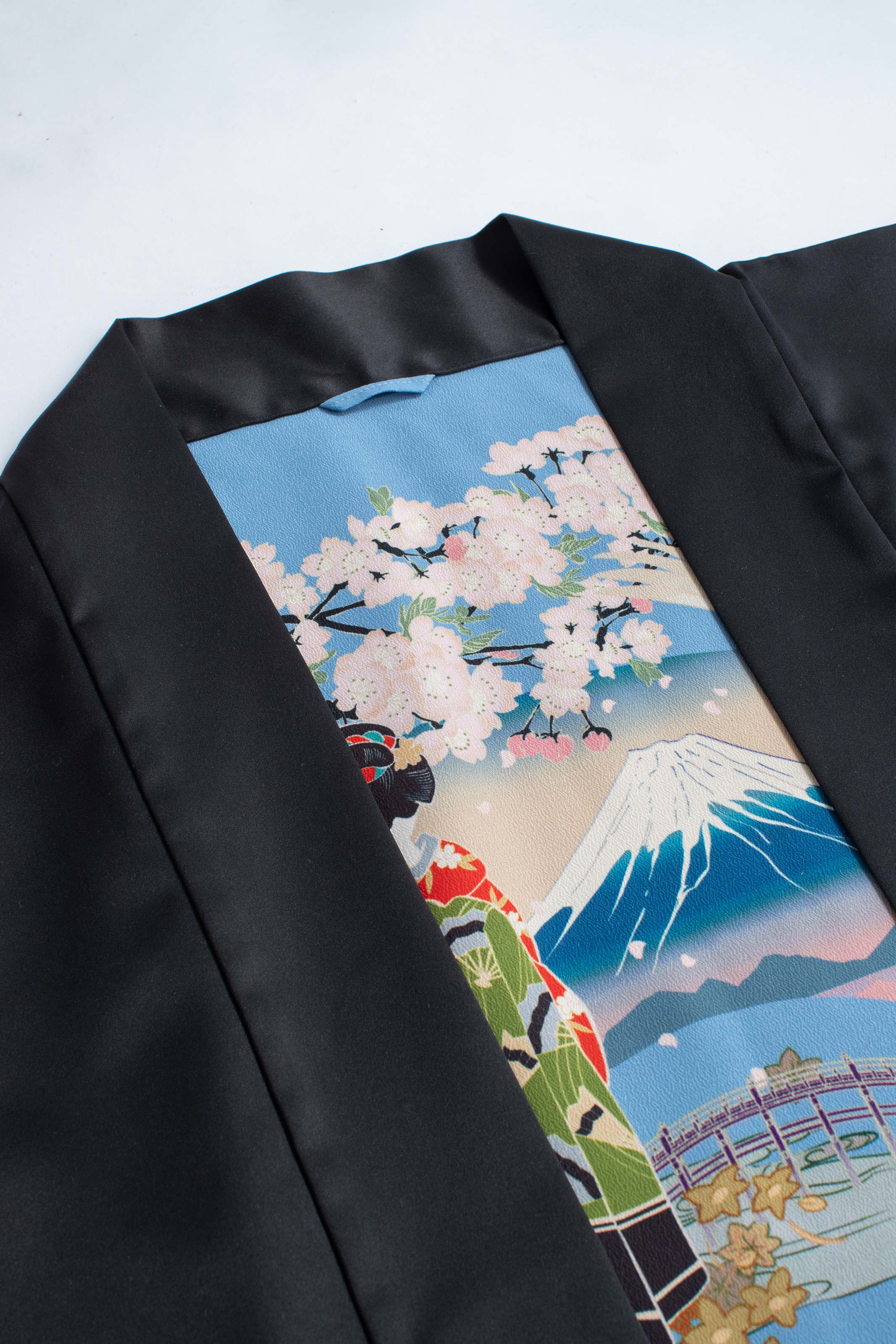 KUROMONTSUKI HAORI - Maiko, Fuji