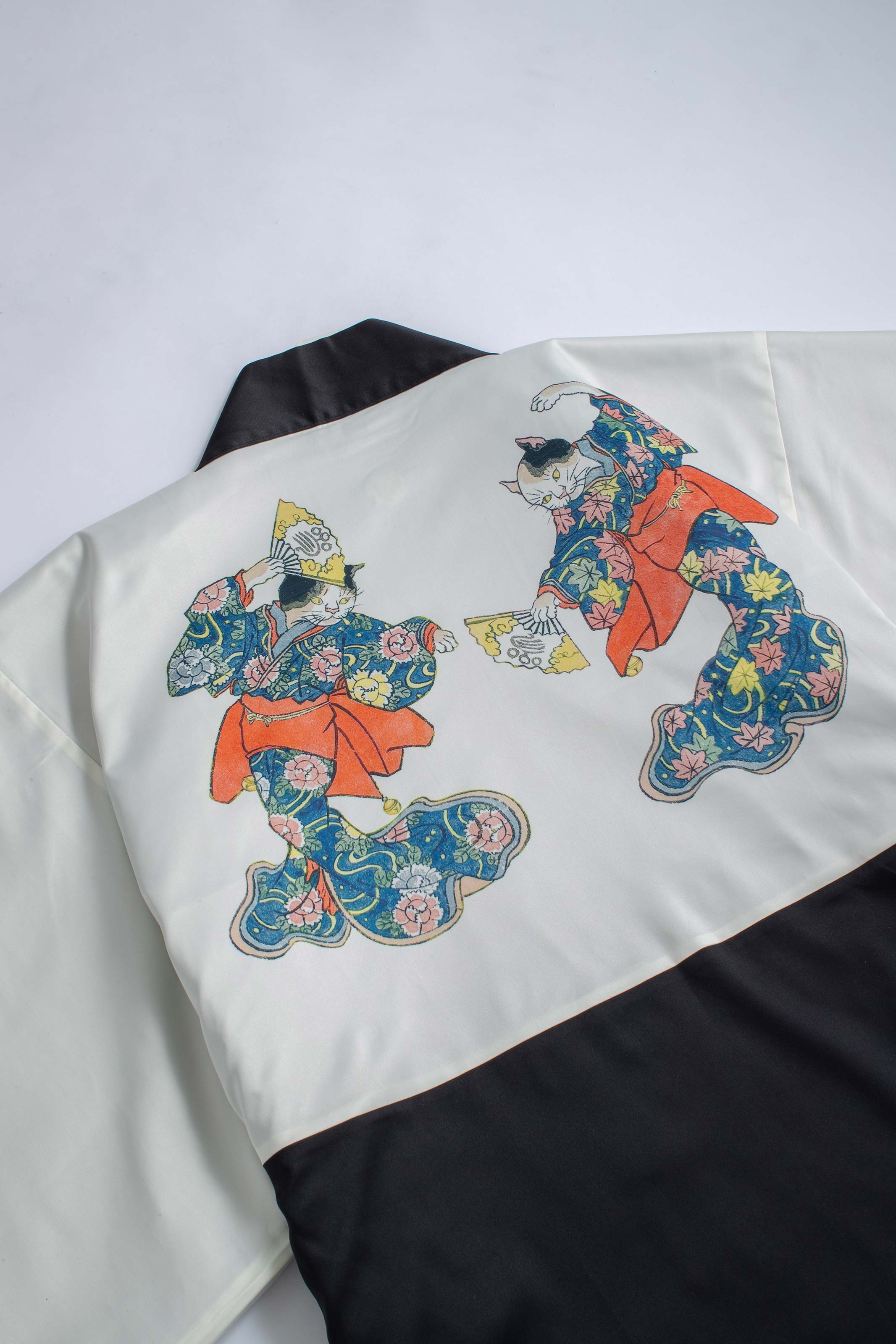KUROMONTSUKI HAORI - Neko, Odoru