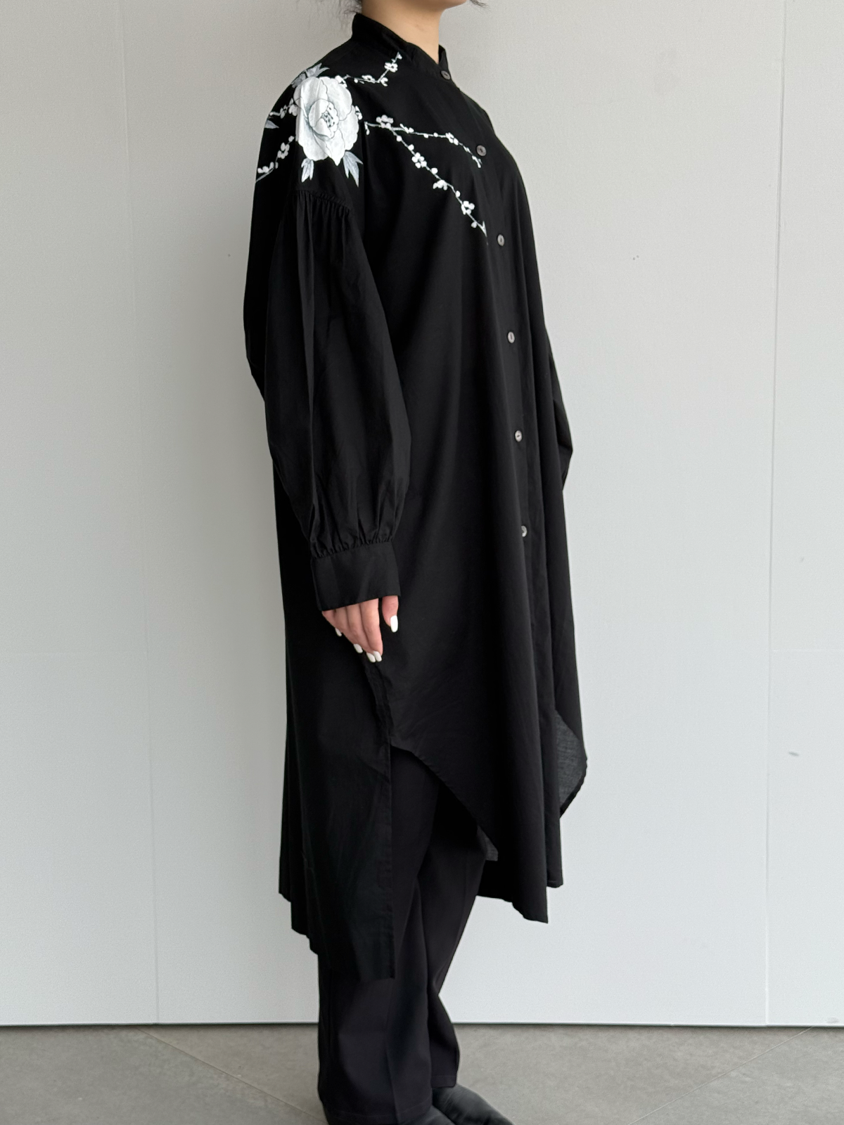 [SANKI ZAKKA SELECT] Volume sleeve blouse - Black - Peony and Plum