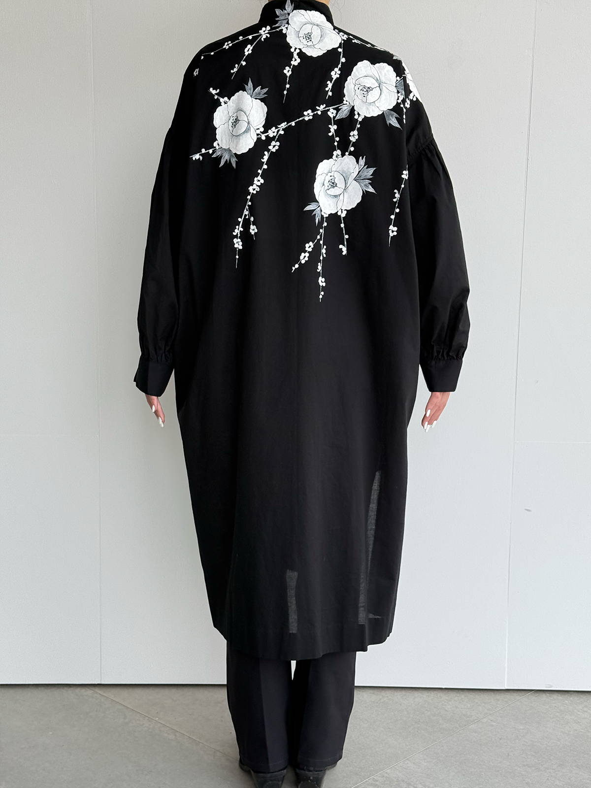 [SANKI ZAKKA SELECT] Volume sleeve blouse - Black - Peony and Plum