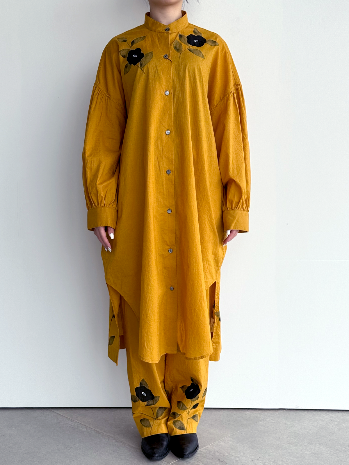 [SANKI ZAKKA SELECT] Volume sleeve blouse - Mustard - Camellia japonica