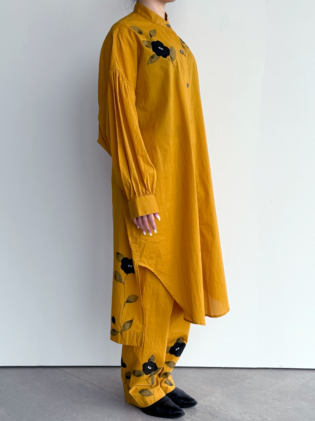 [SANKI ZAKKA SELECT] Volume sleeve blouse - Mustard - Camellia japonica