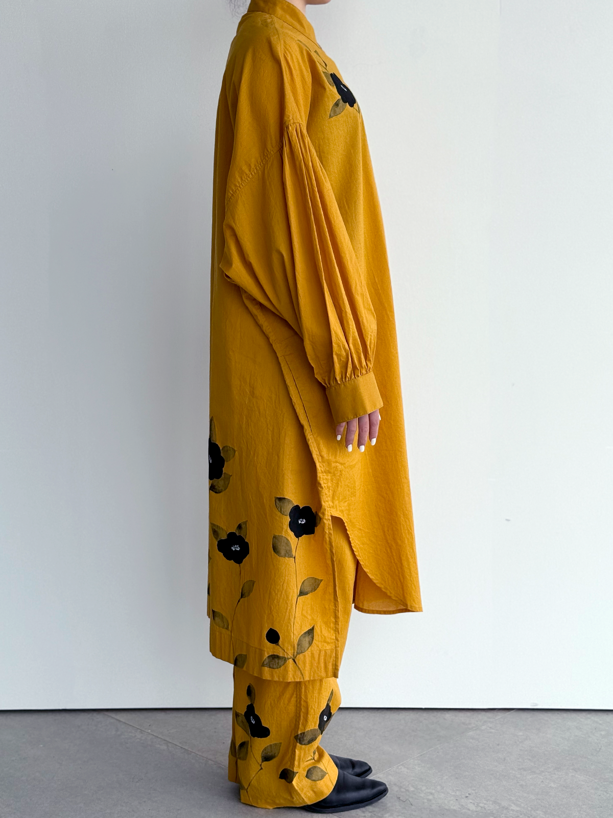 [SANKI ZAKKA SELECT] Volume sleeve blouse - Mustard - Camellia japonica