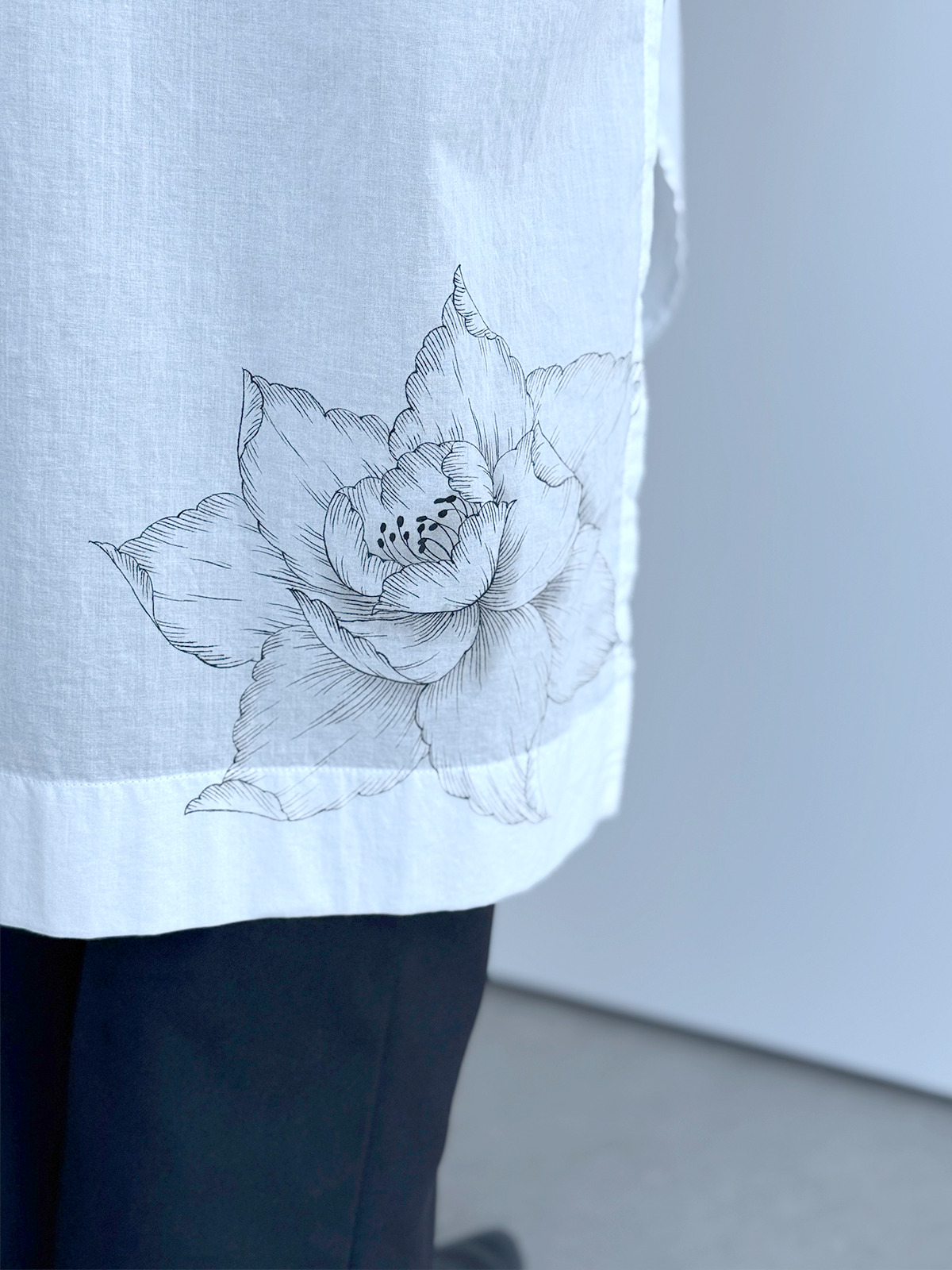 [SANKI ZAKKA SELECT] Volume sleeve blouse - White - Peony
