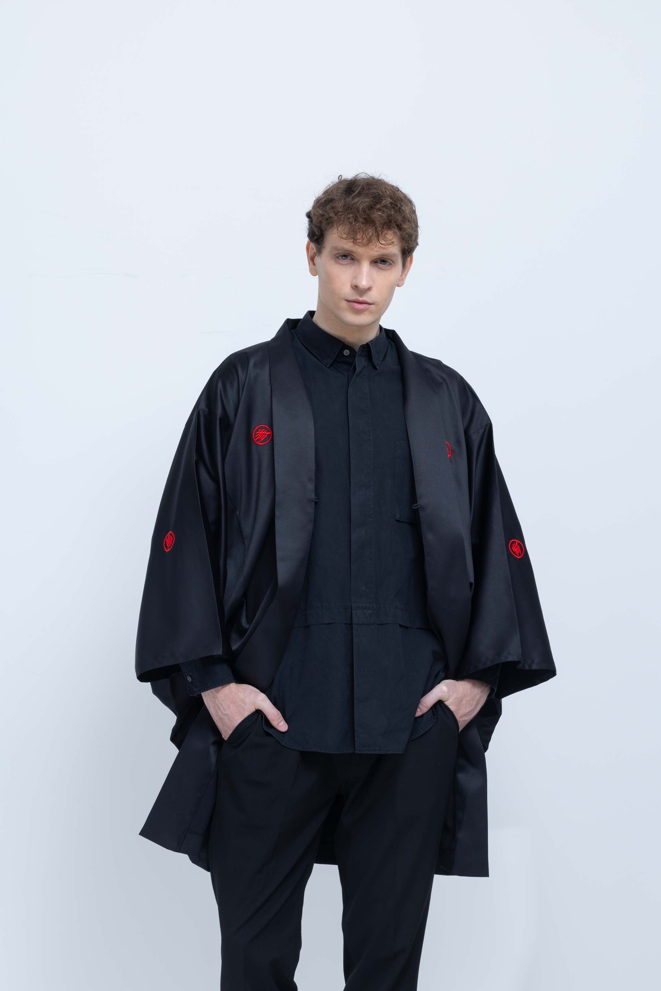 KUROMONTSUKI HAORI  – Three-Dimensional Crest Embroidery, TOKYO