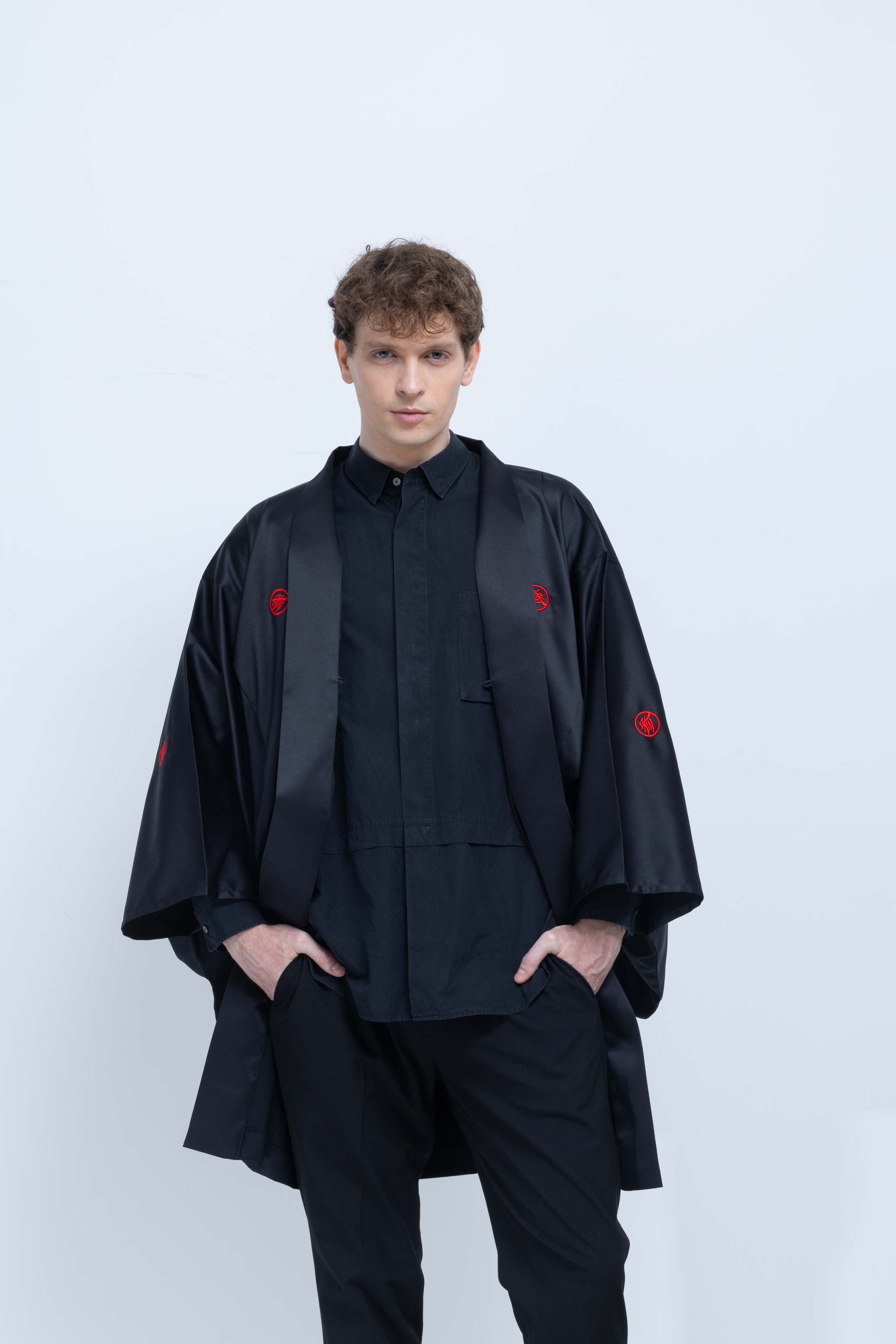 KUROMONTSUKI HAORI  – Three-Dimensional Crest Embroidery, TOKYO