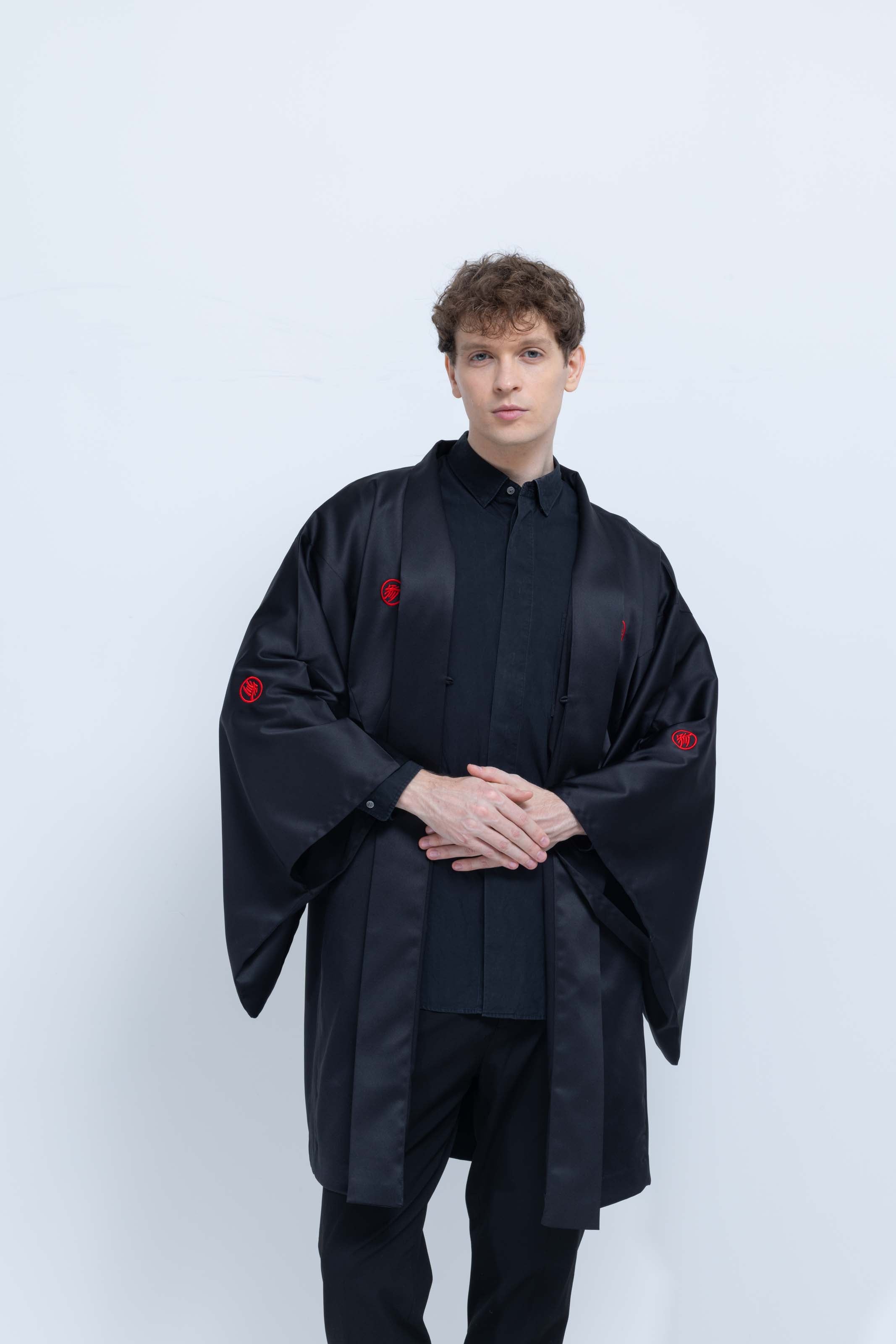 KUROMONTSUKI HAORI  – Three-Dimensional Crest Embroidery, TOKYO