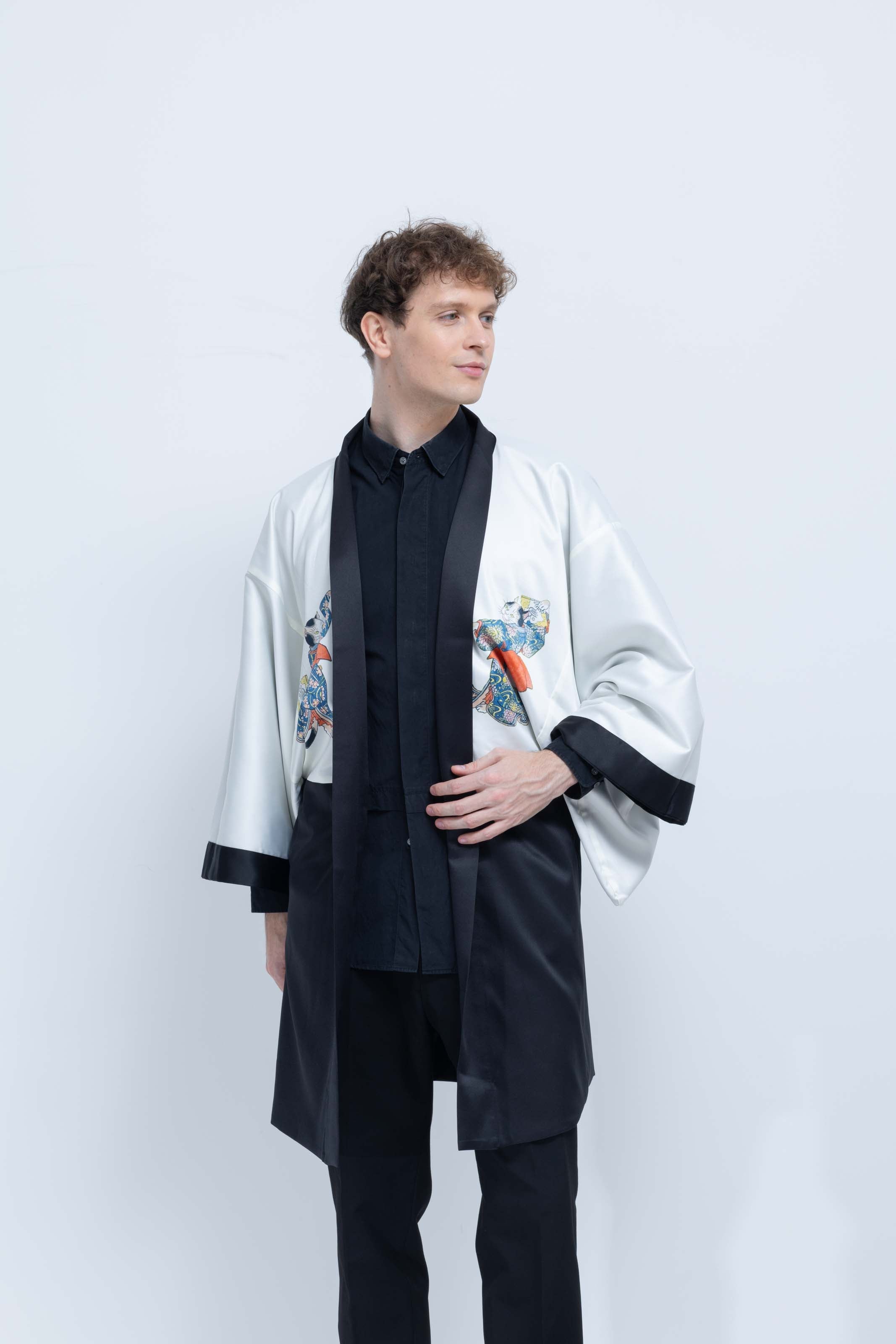 KUROMONTSUKI HAORI - Neko, Odoru