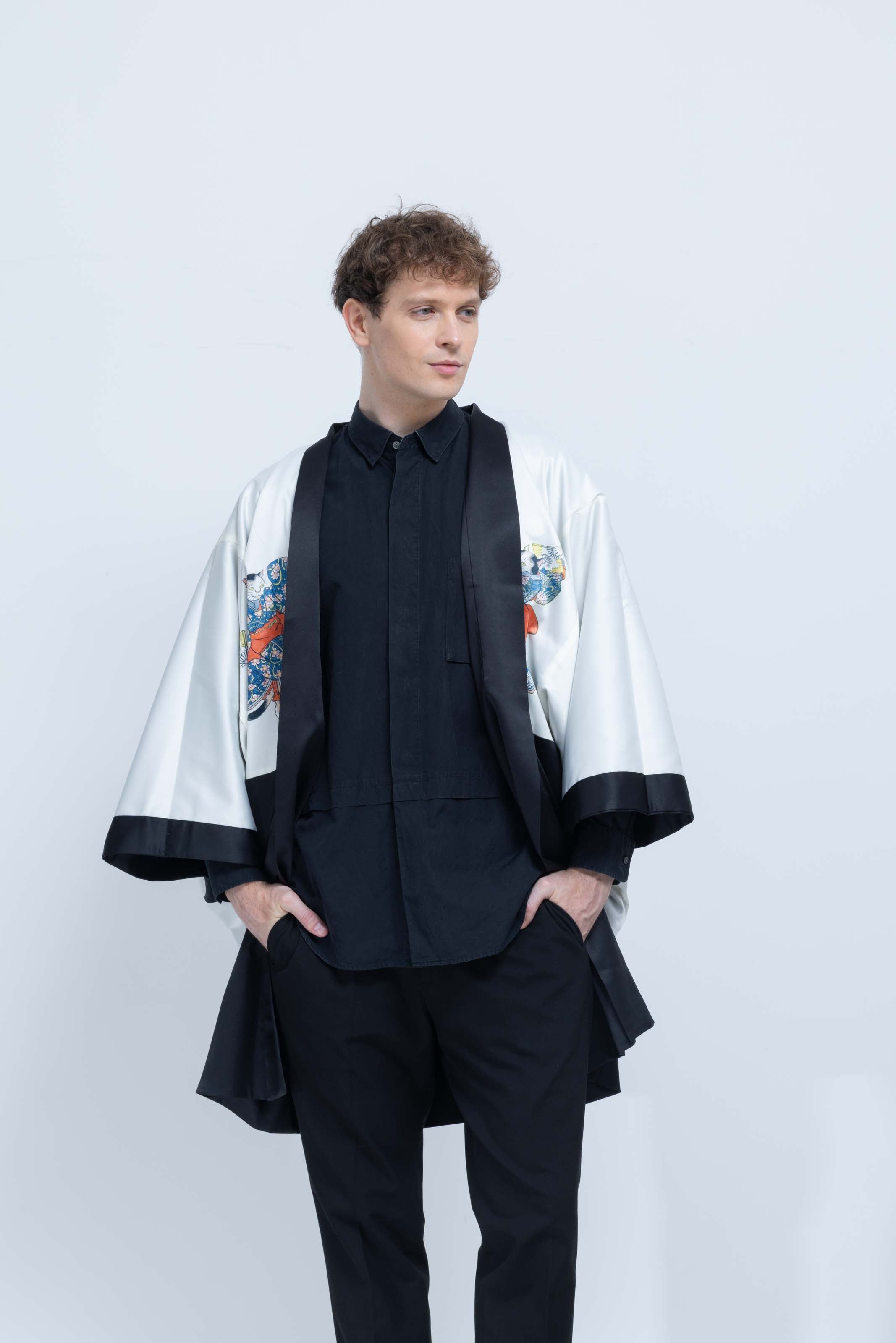 KUROMONTSUKI HAORI - Neko, Odoru