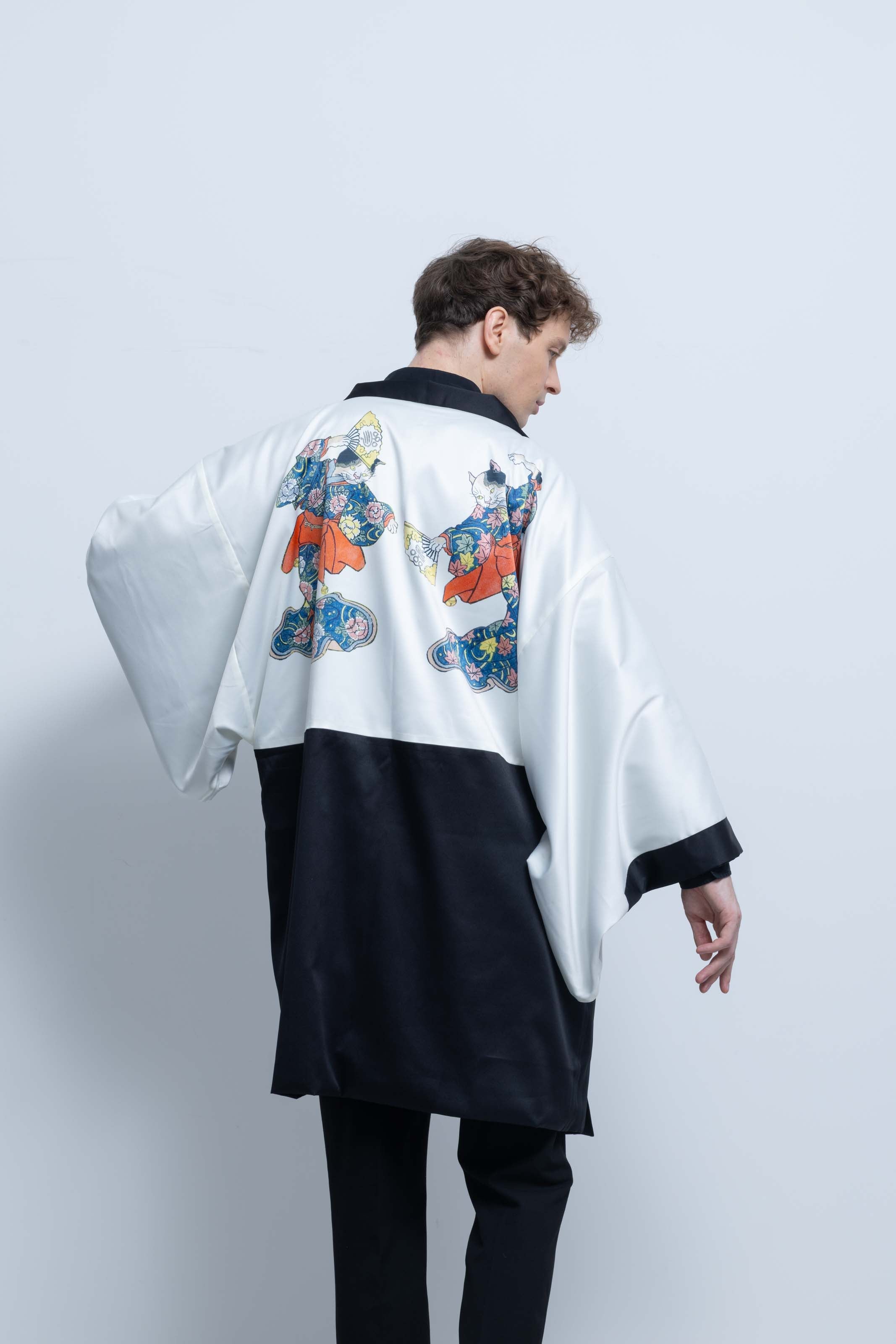 KUROMONTSUKI HAORI - Neko, Odoru