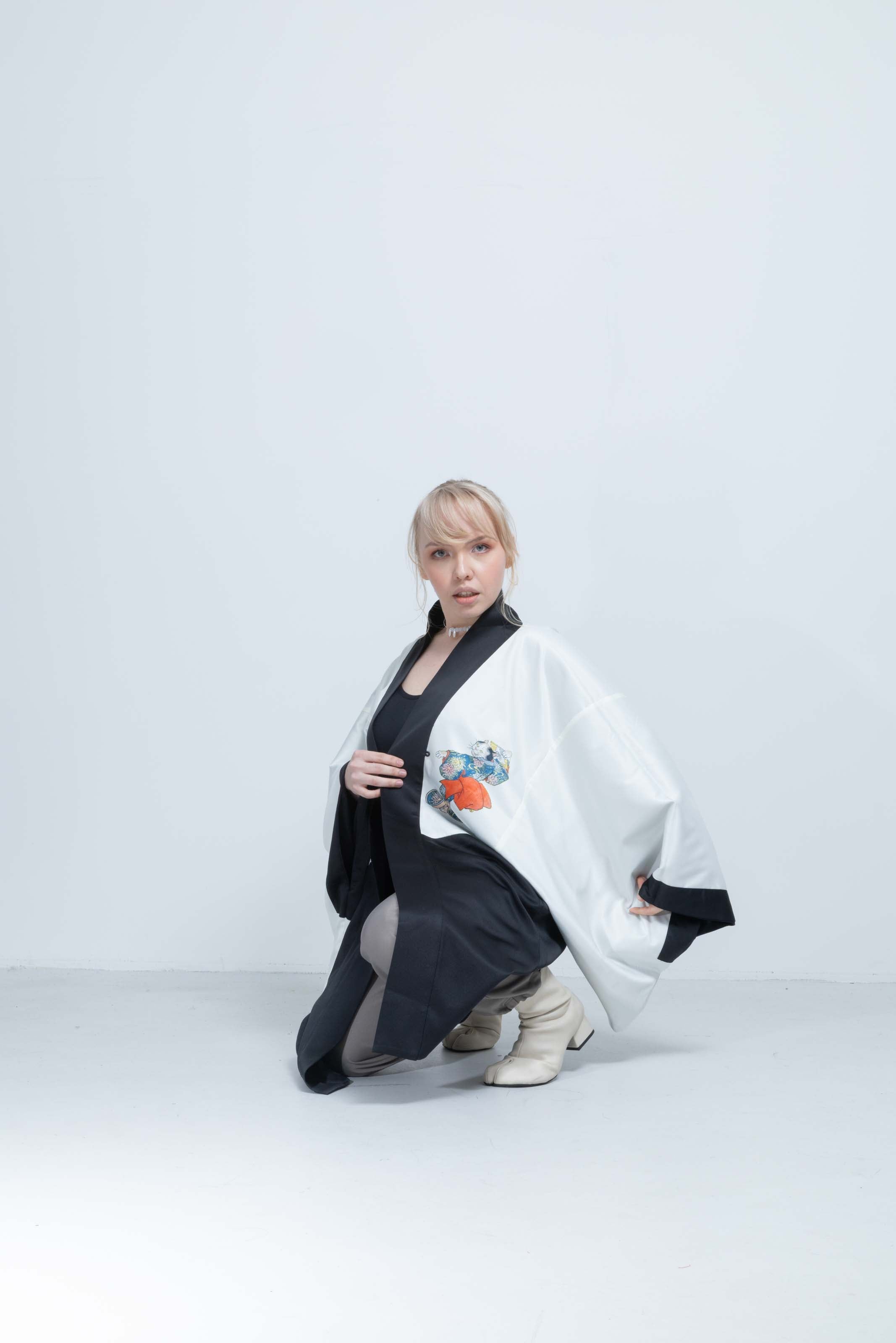 KUROMONTSUKI HAORI - Neko, Odoru