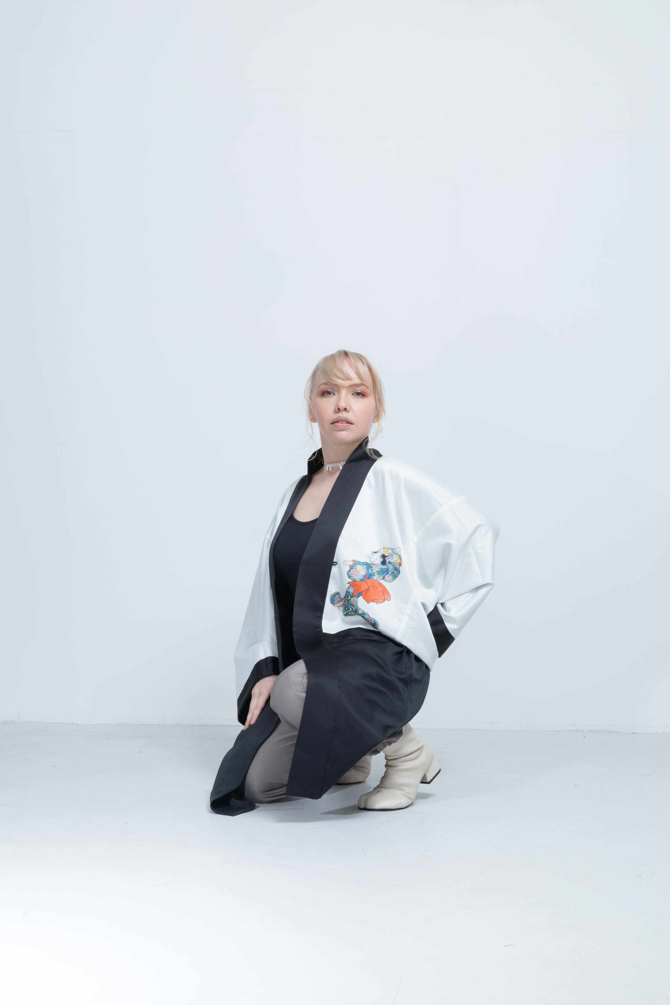KUROMONTSUKI HAORI - Neko, Odoru
