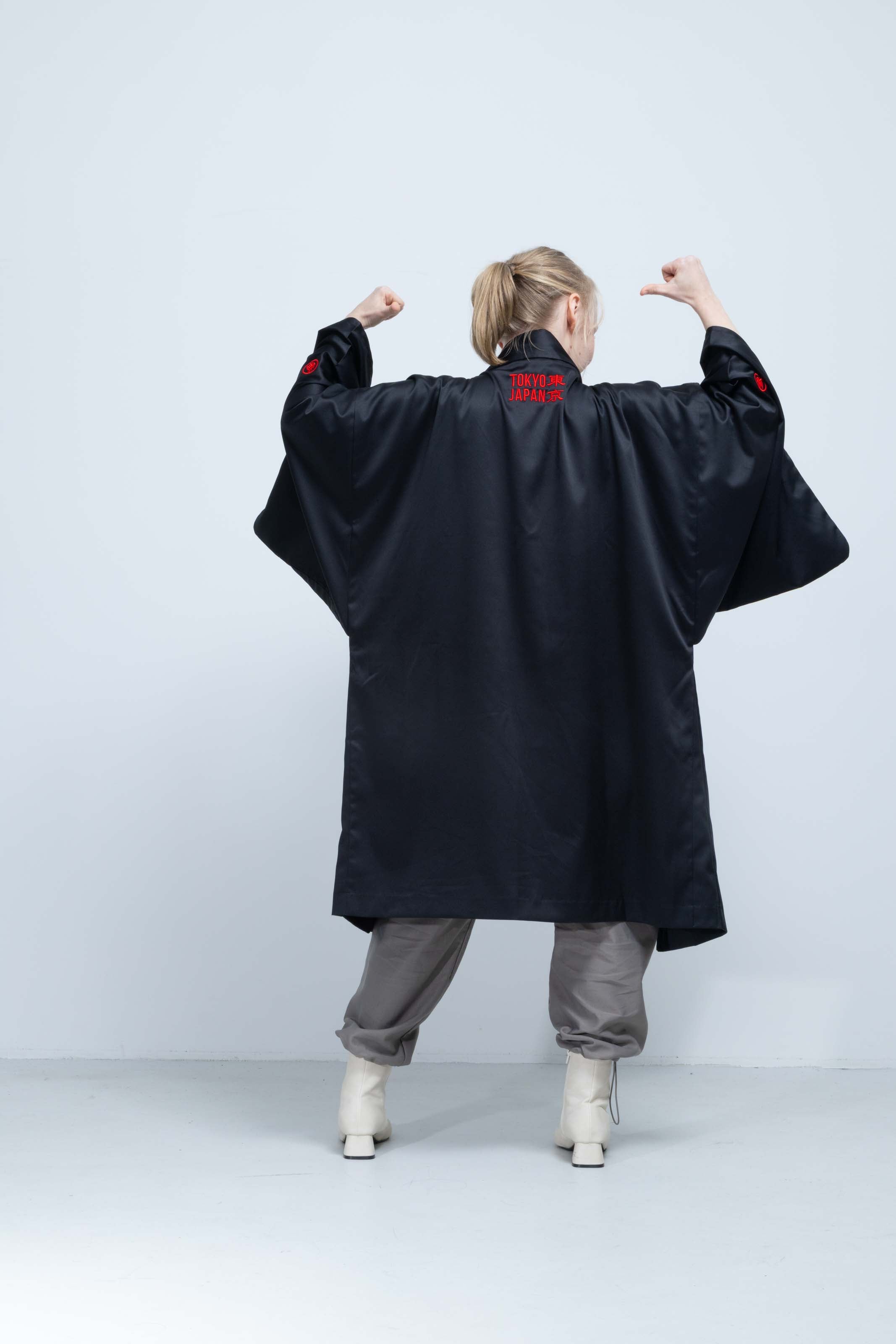 KUROMONTSUKI HAORI  – Three-Dimensional Crest Embroidery, TOKYO